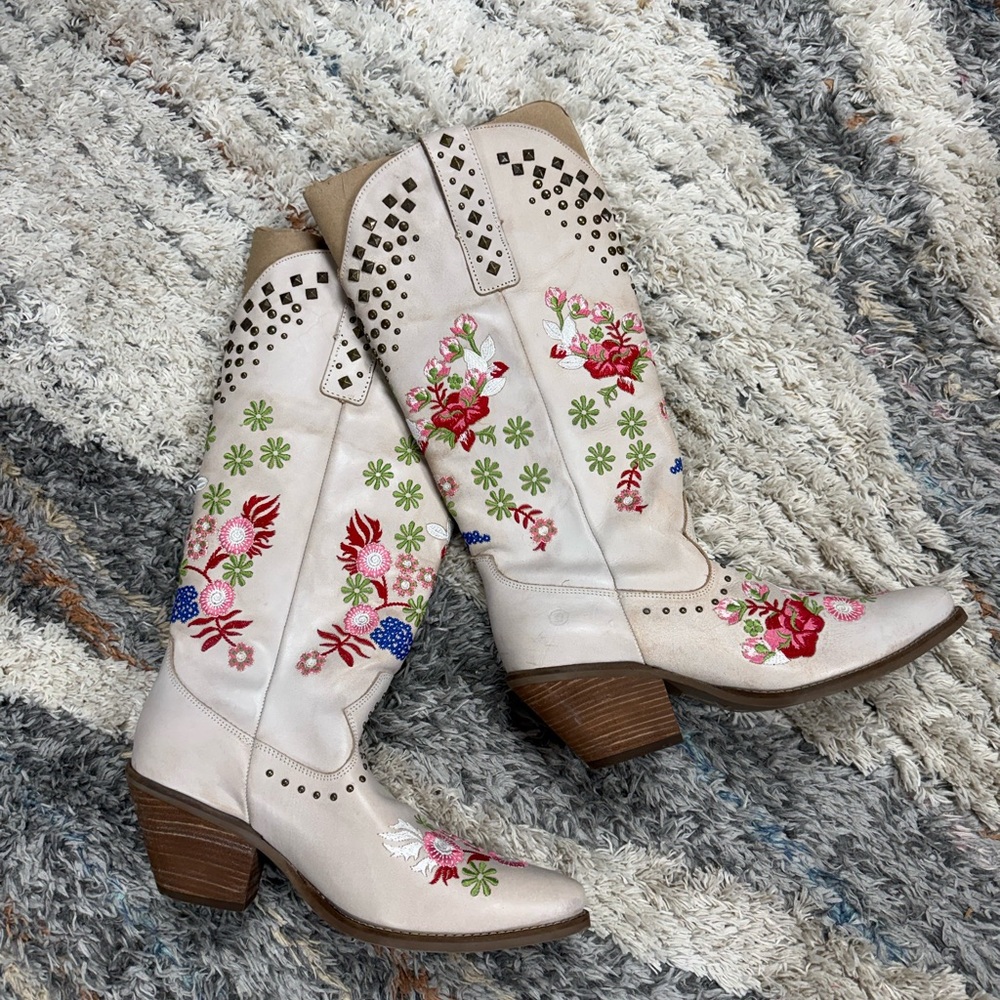 Dingo Poppy Cream Floral Embroidered Heeled Cowboy Boots 10